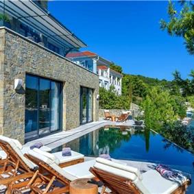 Spectacular 4 Bedroom Luxury Villa with Infinity Pool on Brac Island, sleeps 8
